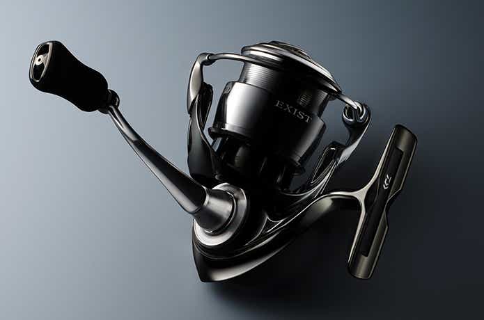 2000番で脅威の135g！超軽量リール「イグジストSF」がダイワから登場
