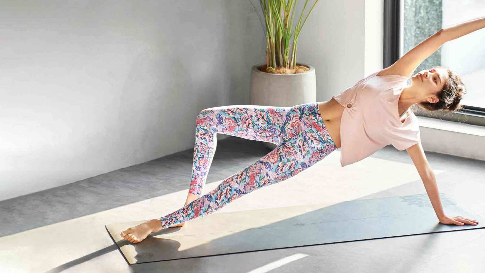 憂鬱な気分も吹き飛ばす！イージーヨガのHAPPYな総柄ウェア | ヨガ