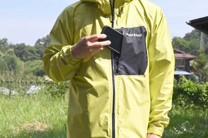 雨だから着る”じゃない！モンベルの新作レインジャケットが、行動時に