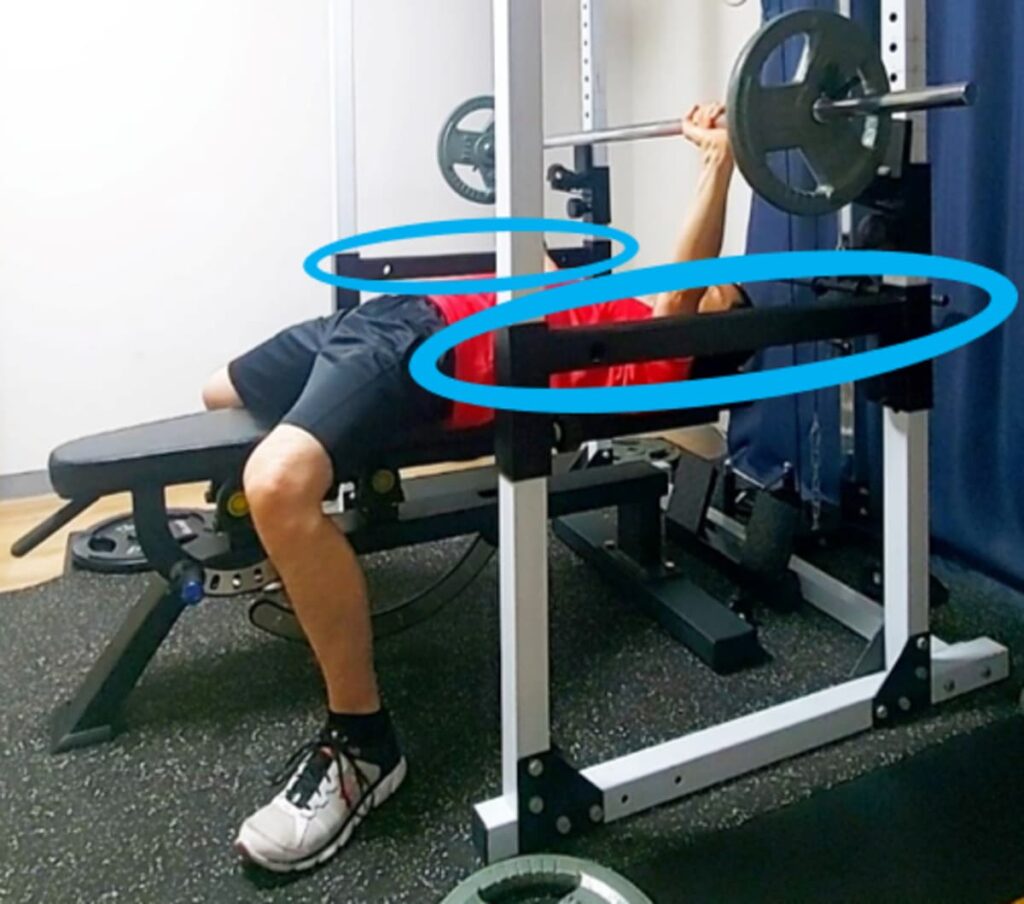 ベンチプレスでセーフティバーが邪魔でも使った方がいい理由！