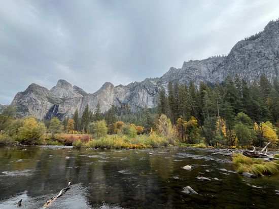 日本語音声ガイド付き】ヨセミテ国立公園 日帰り観光ツアー ハイキング