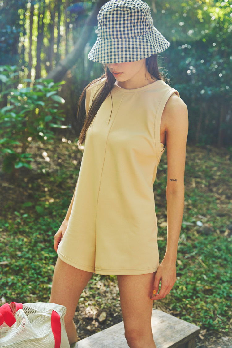 null.」の新作ビーチラインが到着！ 大人の女性を美しく見せるスイム