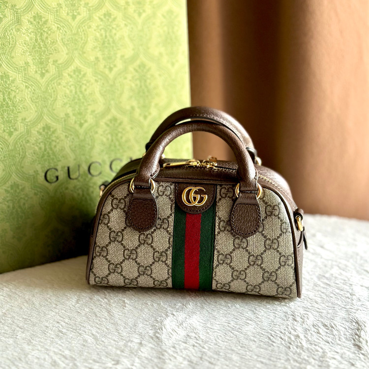 ブラウンコーデに効く旅名品グッチのオフィディアGGミニトップハンドル