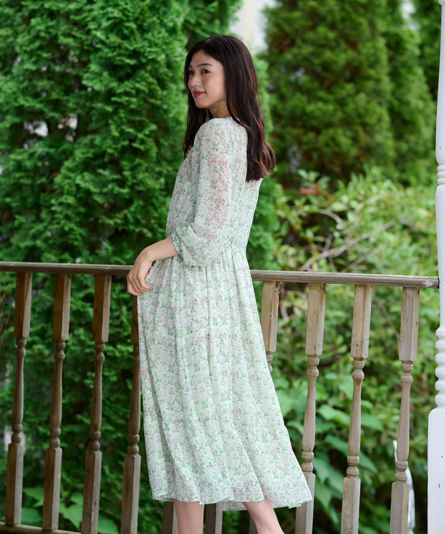 洗える Vネック小花柄フレアワンピース 【WILLIAM MORRIS】【35th