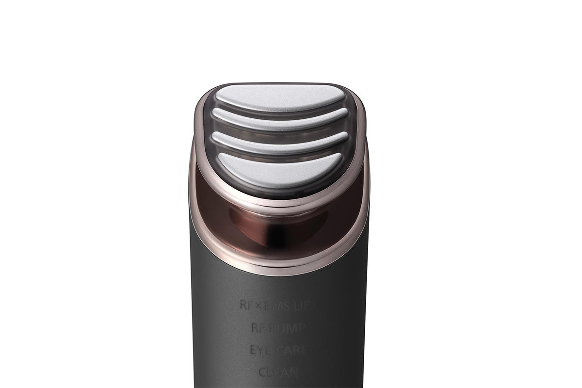 ご自愛美容】うれしい進化！『パナソニック』の最新美顔器でエイジング