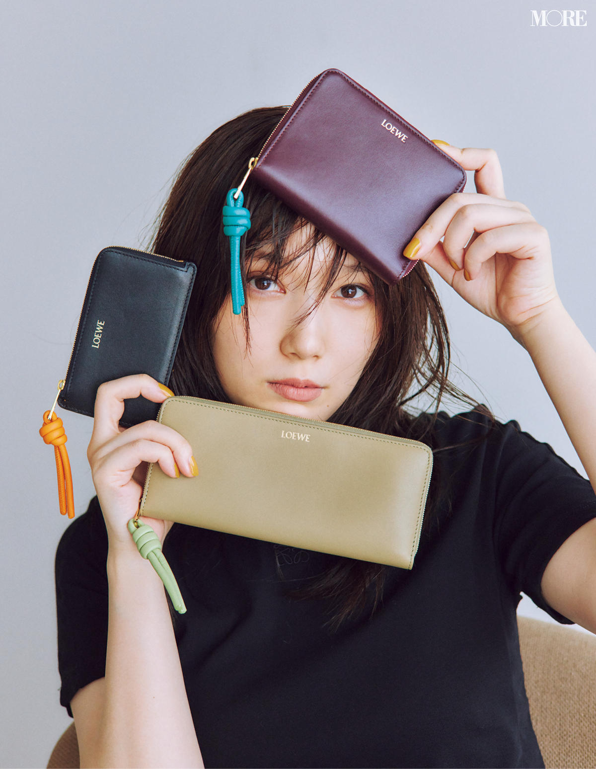 とびきり特別感のある『ロエベ』のレザー小物。「ノット」は大人の女性