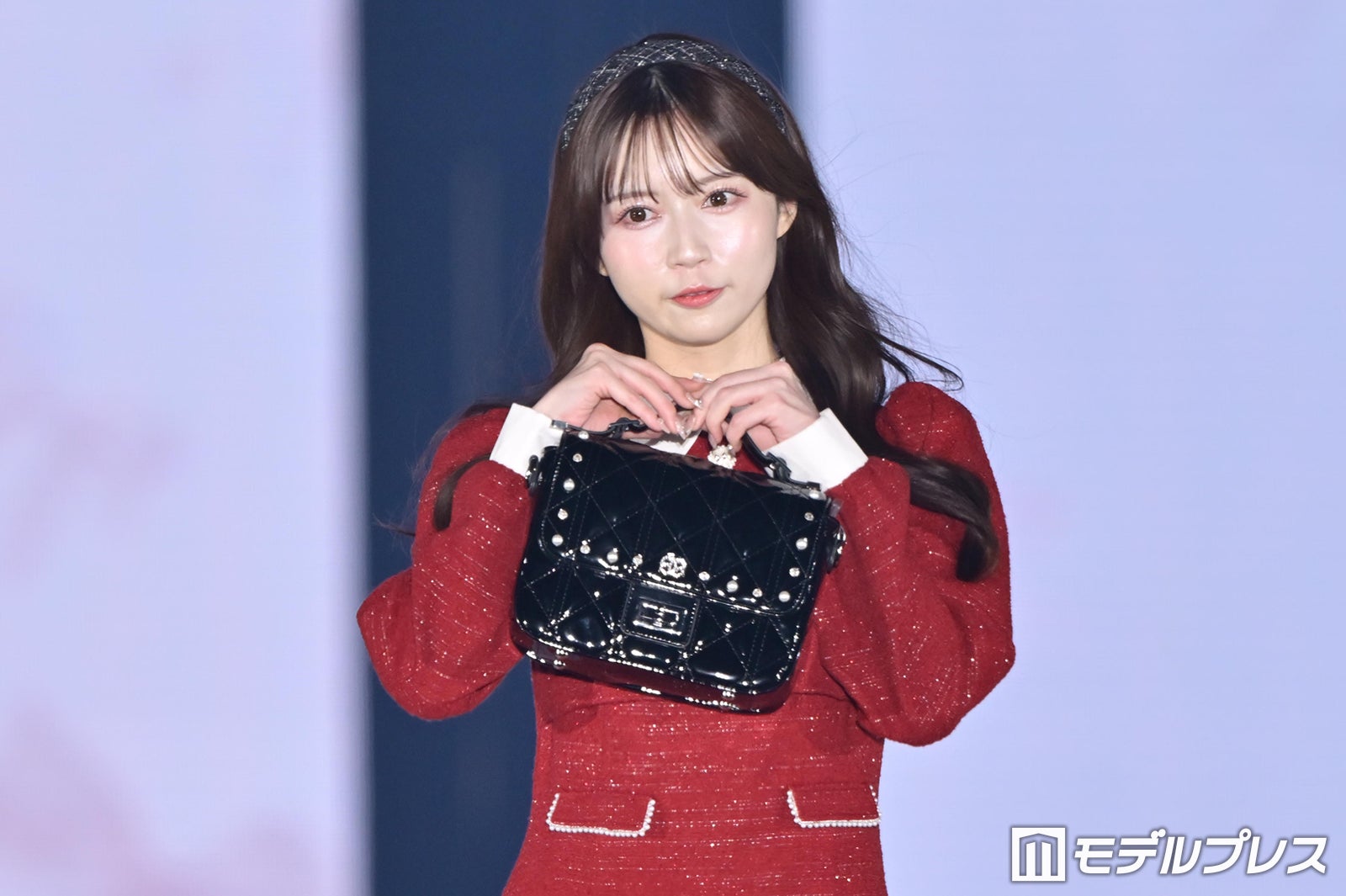 JamsCollection水瀬さらら、ミニワンピ姿で美脚披露「透明感すごい