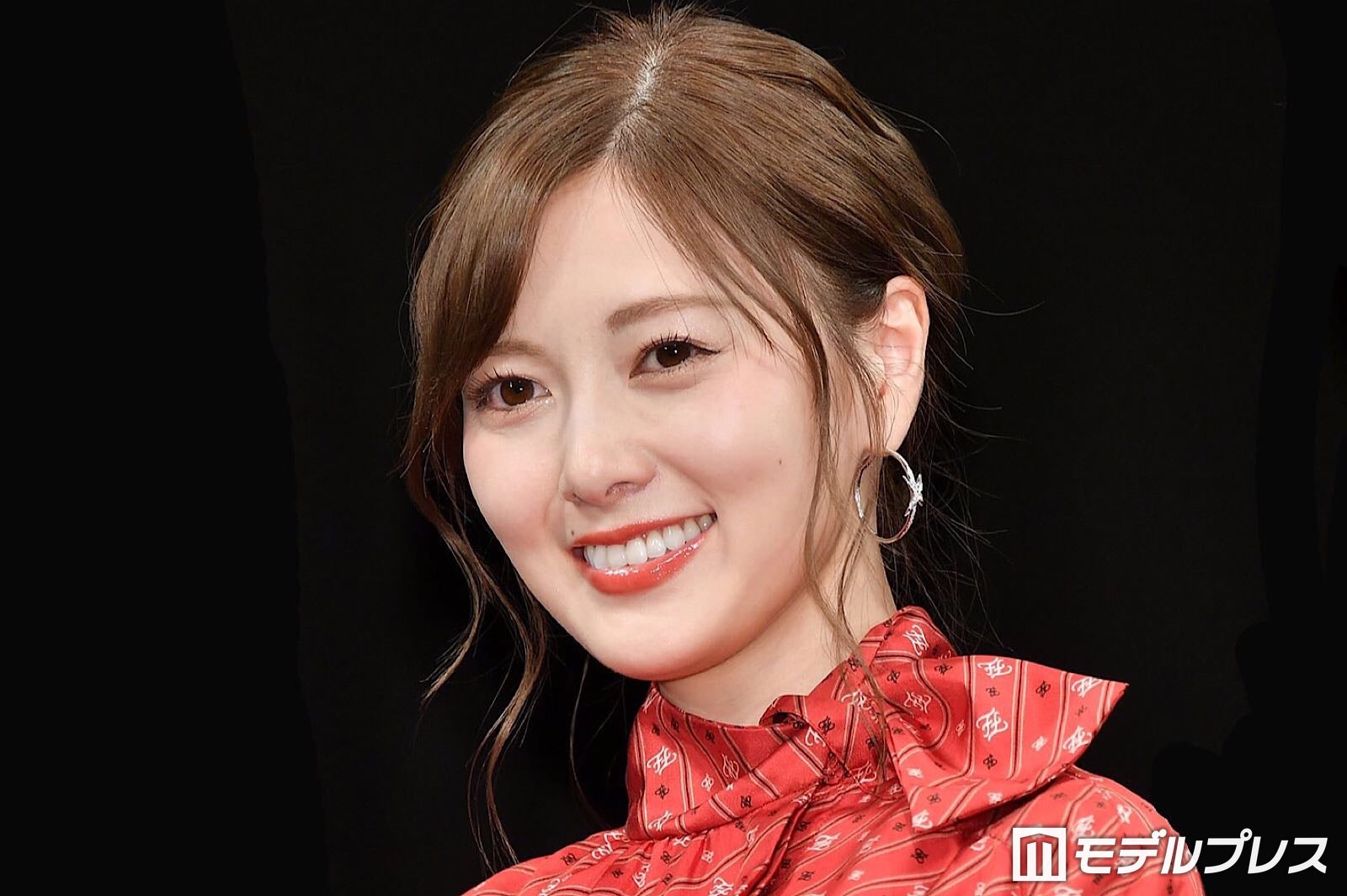 白石麻衣、乃木坂46歴代衣装で「ガールズルール」踊ってみた動画が「神