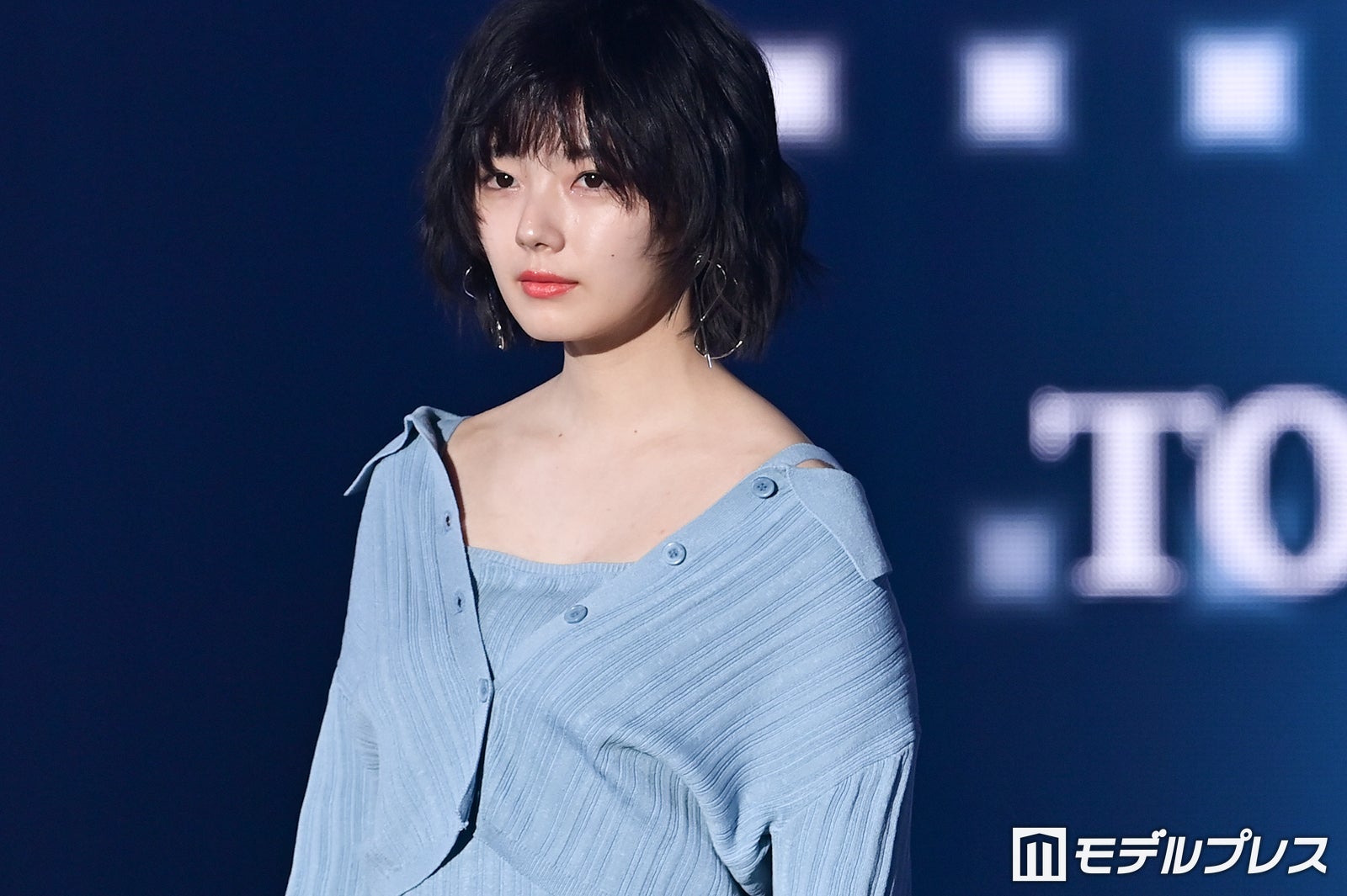 櫻坂46藤吉夏鈴の色白美肌にうっとり 春ワンピで美デコルテ披露