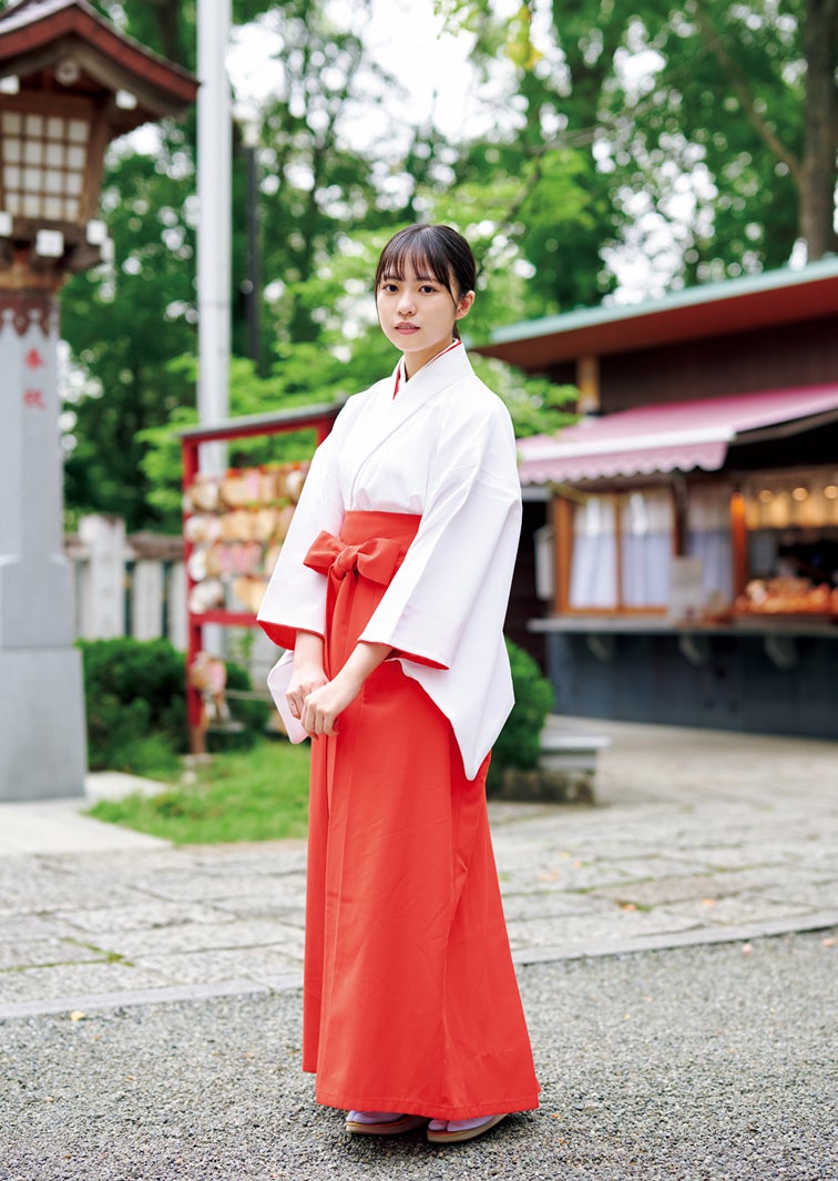 日向坂46山下葉留花、アンニュイな表情で大人の雰囲気「週プレ