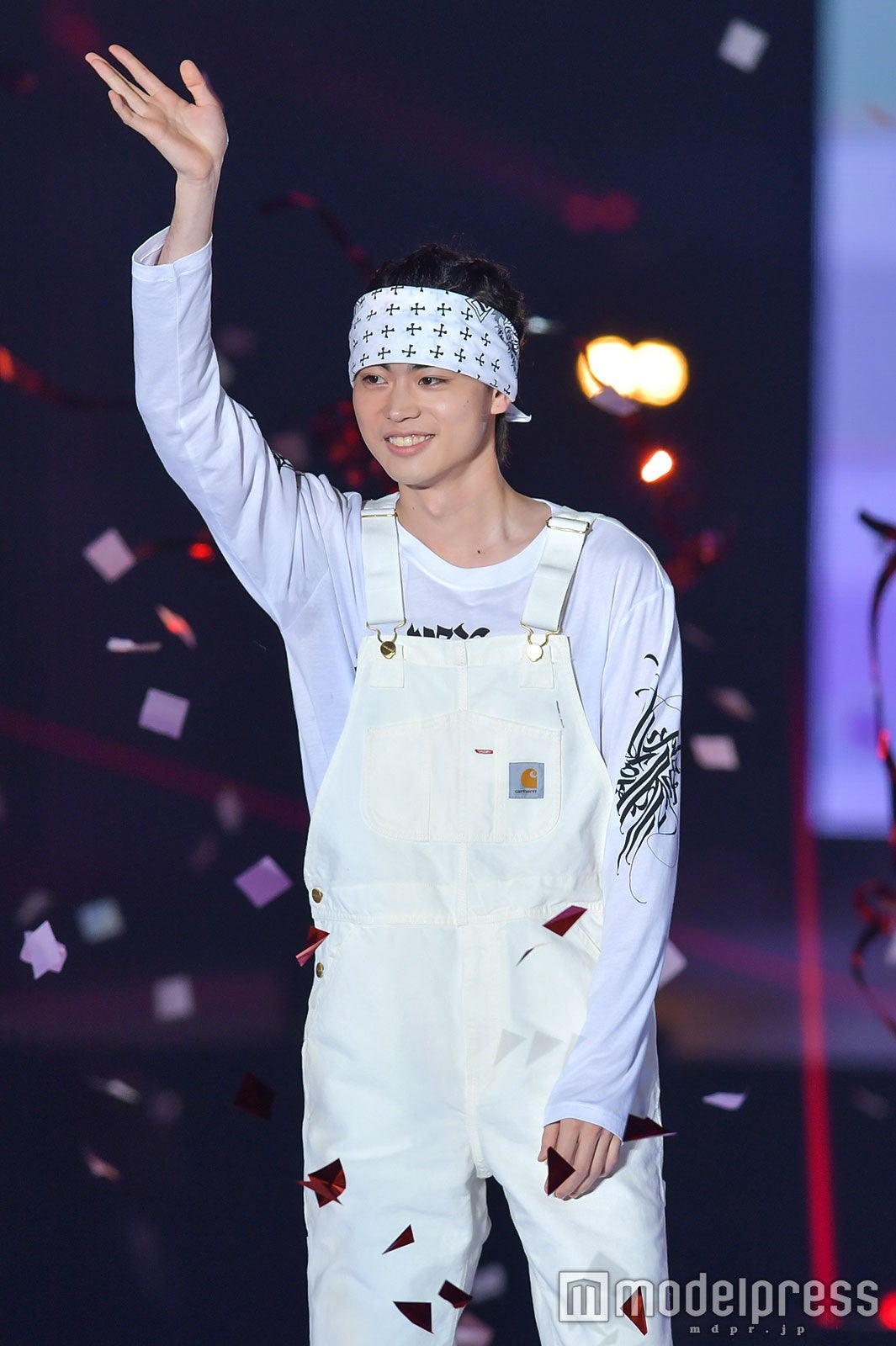 菅田将暉の初ランウェイは「帝一の國」メンバーと！白コーデで登場に3