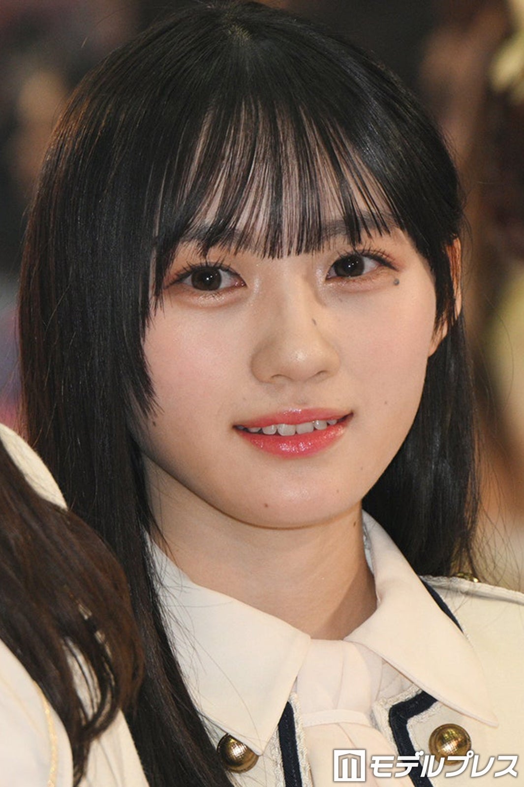 乃木坂46川崎桜、素肌際立つノースリーブ衣装姿 新曲「Same numbers