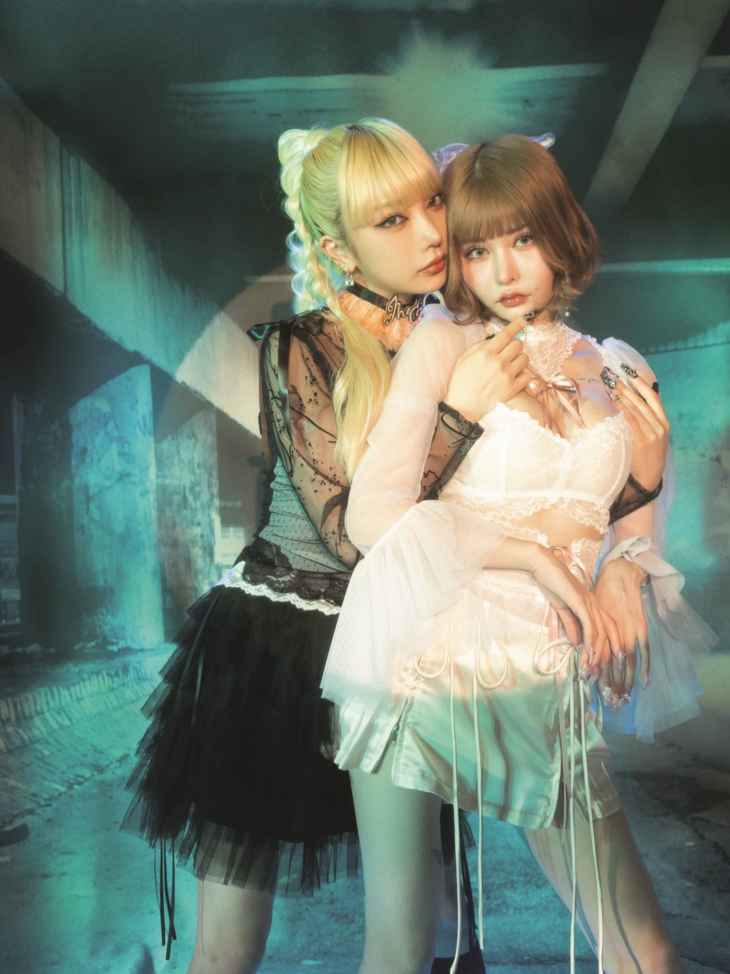 悪魔のキッス・戦慄かなの＆かてぃ、ミニスカ衣装で美脚披露 ユニット