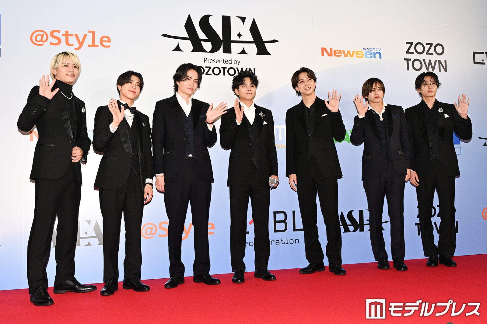 新体制のtimelesz、スーツ姿でレッドカーペット登場 全員のTMI発表