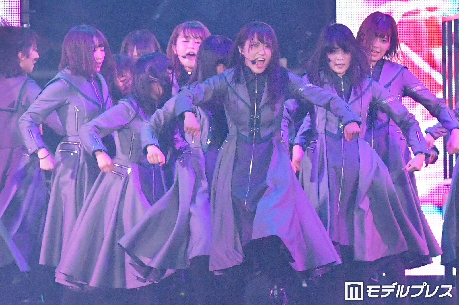 欅坂46・デビュー2周年記念ライブレポート】平手友梨奈が欠席…全