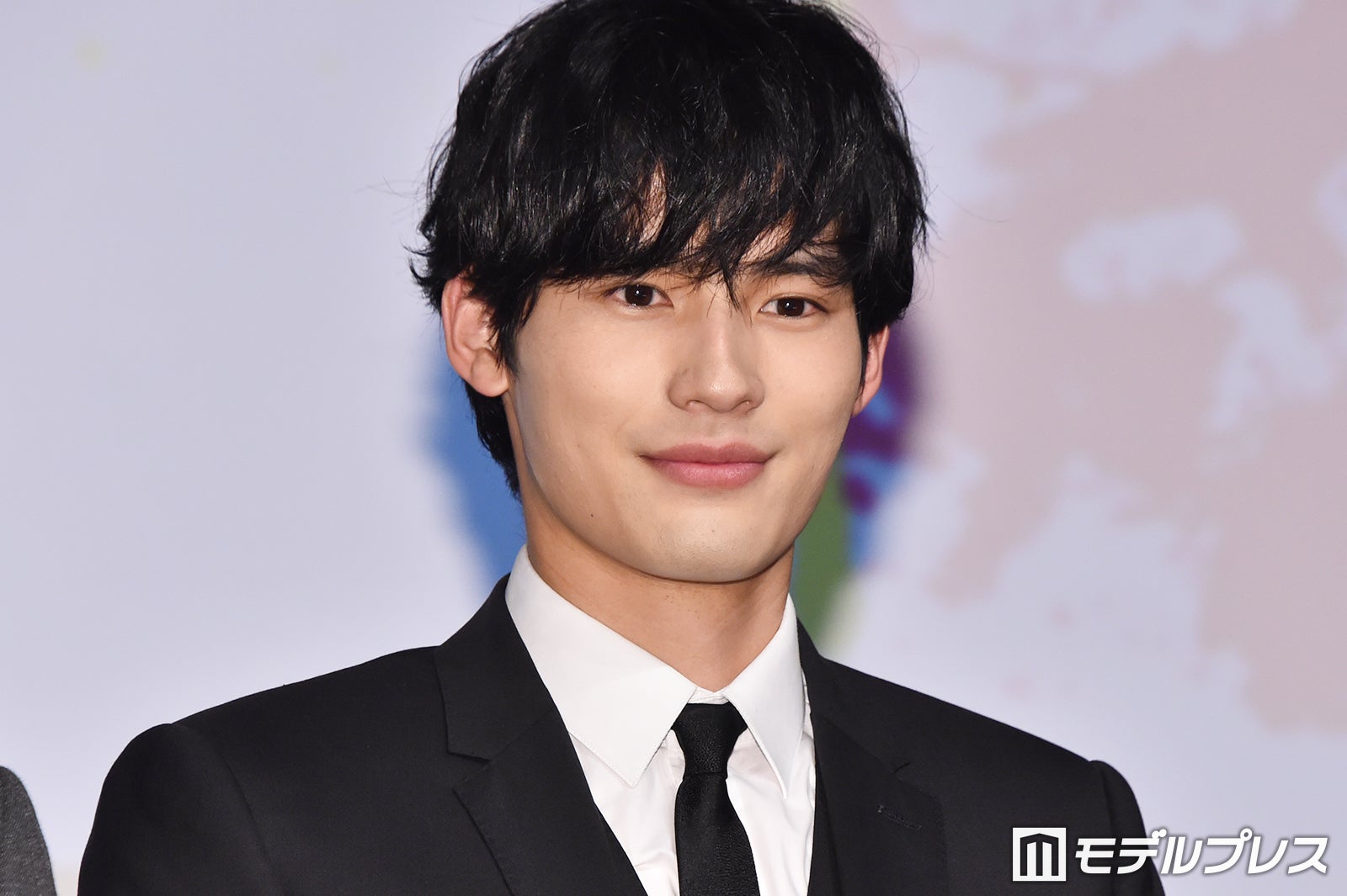 水上恒司、直筆で新年の挨拶 美文字＆“クセ強”イラストに注目集まる