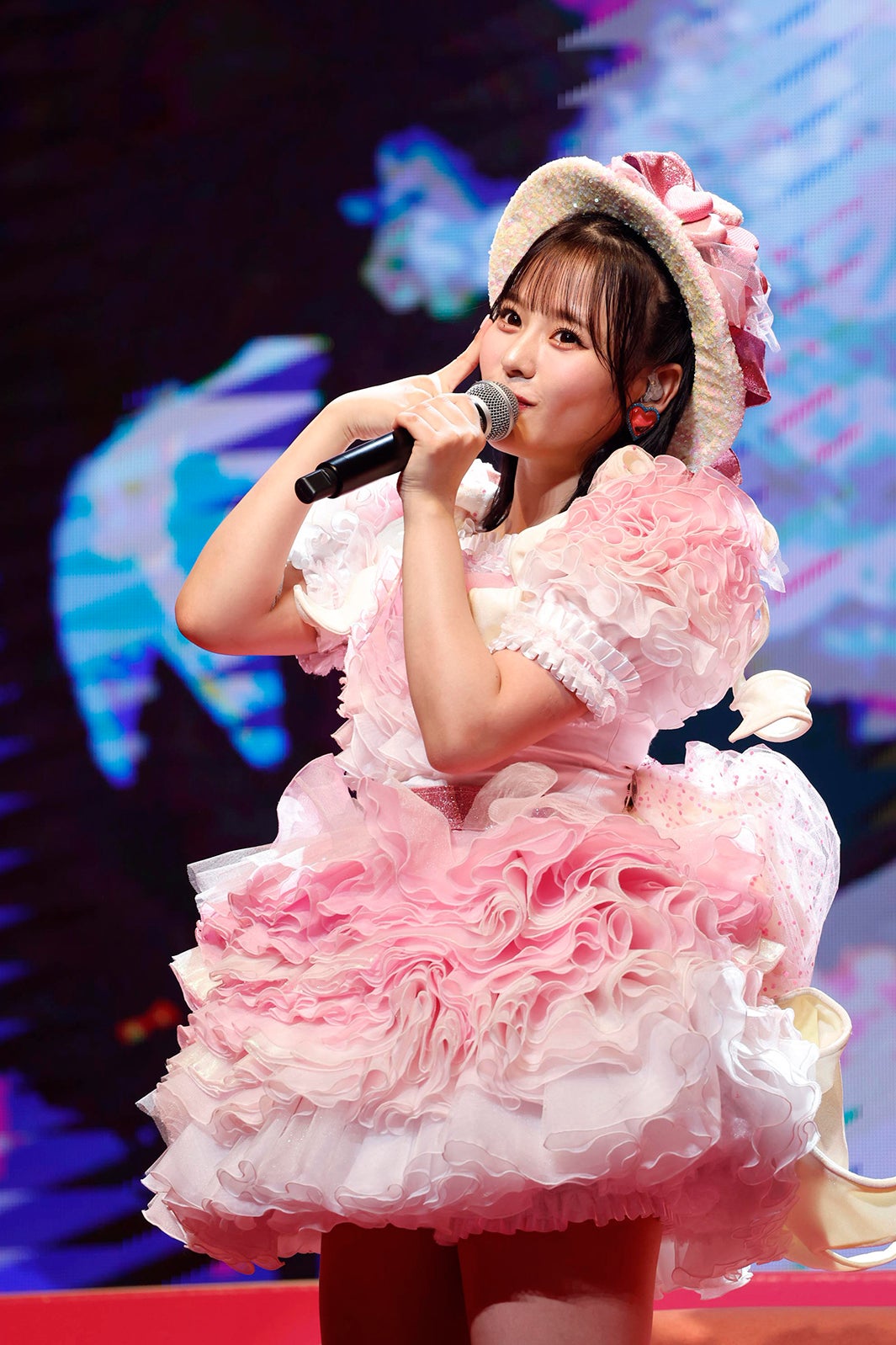 LOVE齊藤なぎさ、涙でアイドル卒業 “ツインテール”ほどきメンバーに夢