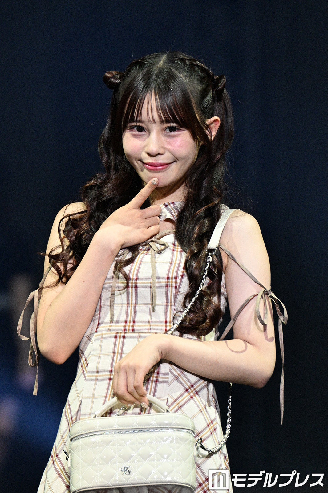 CANDY TUNE村川緋杏、夏っぽワンピ姿でランウェイ【オキコレ2025