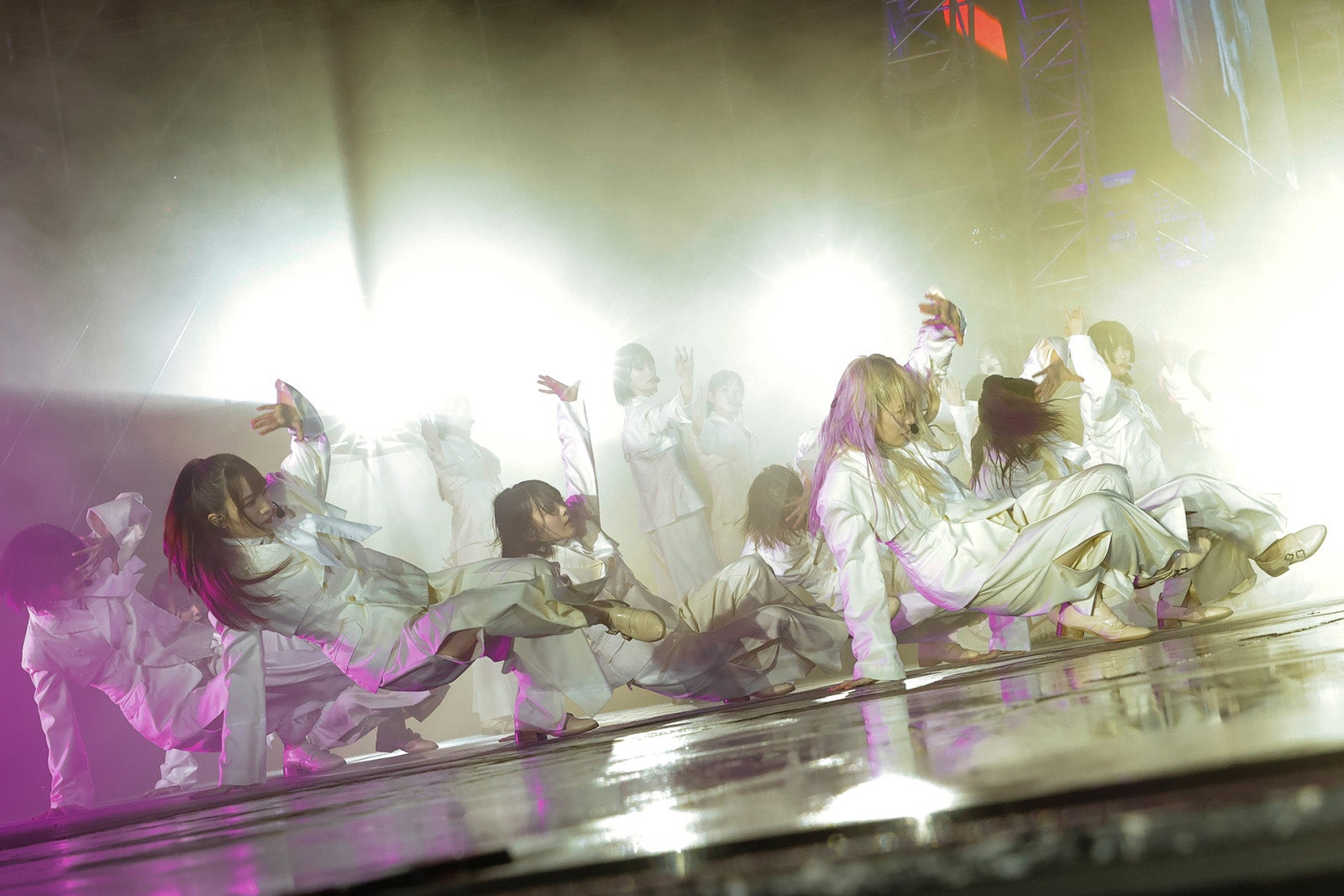 櫻坂46卒業の尾関梨香＆原田葵が涙 念願の「W-KEYAKI FES」開催で雨も