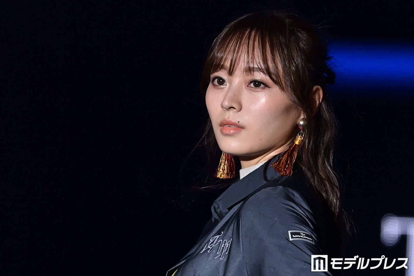 乃木坂46梅澤美波、ステージで投げキスも スタイル際立つ圧巻