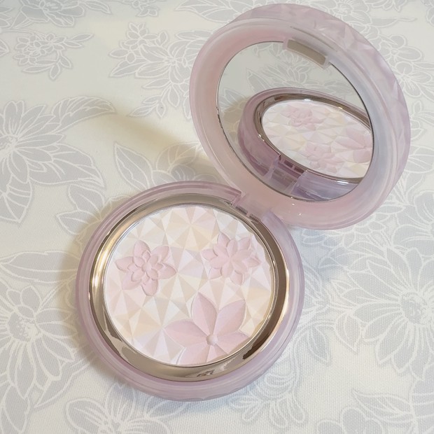 既存色02番との比較あり】コスメデコルテのAQ オーラ リフレクター 04