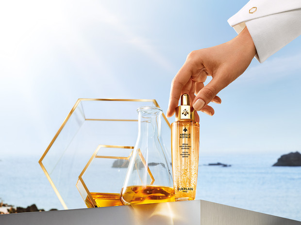 ゲラン】新生「アベイユ ロイヤル ウォータリー オイル セロム」の