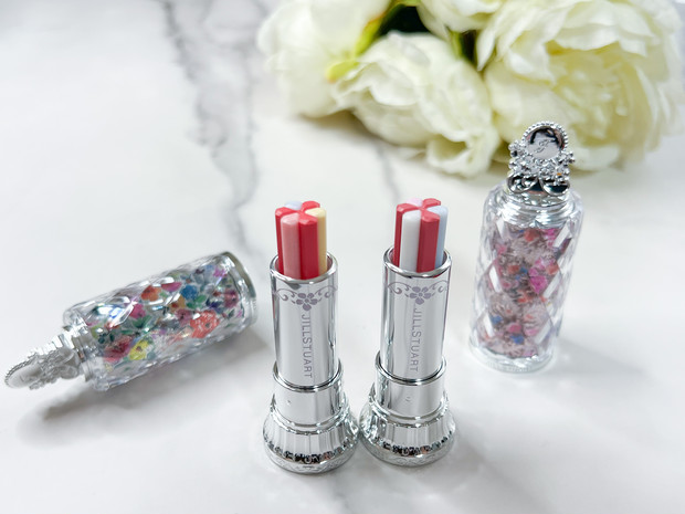 ギフトにも◎4色が織りなす“花びらリップ”〈ジルスチュアート