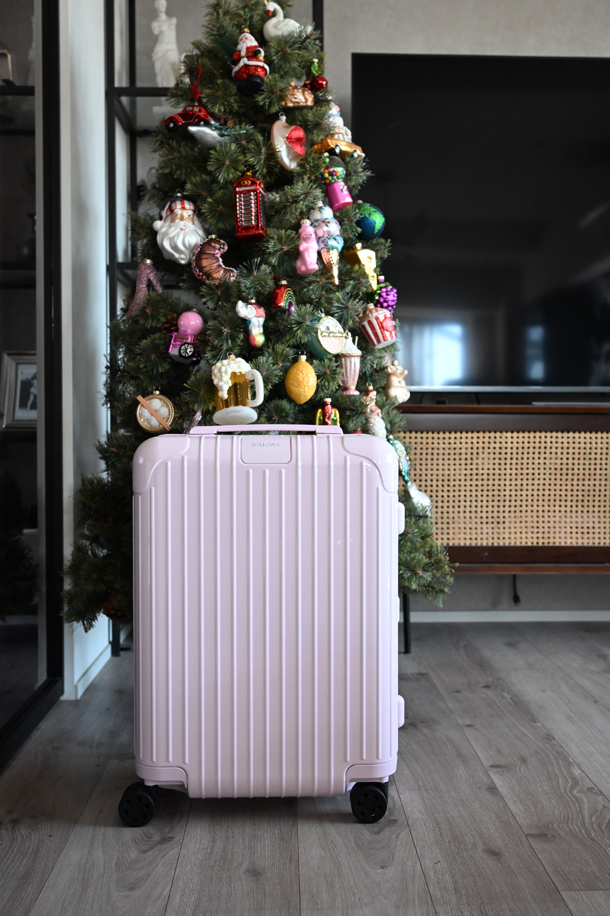 機内持ち込み可能！ 【リモワ】のスーツケースの限定色、バレリーナ