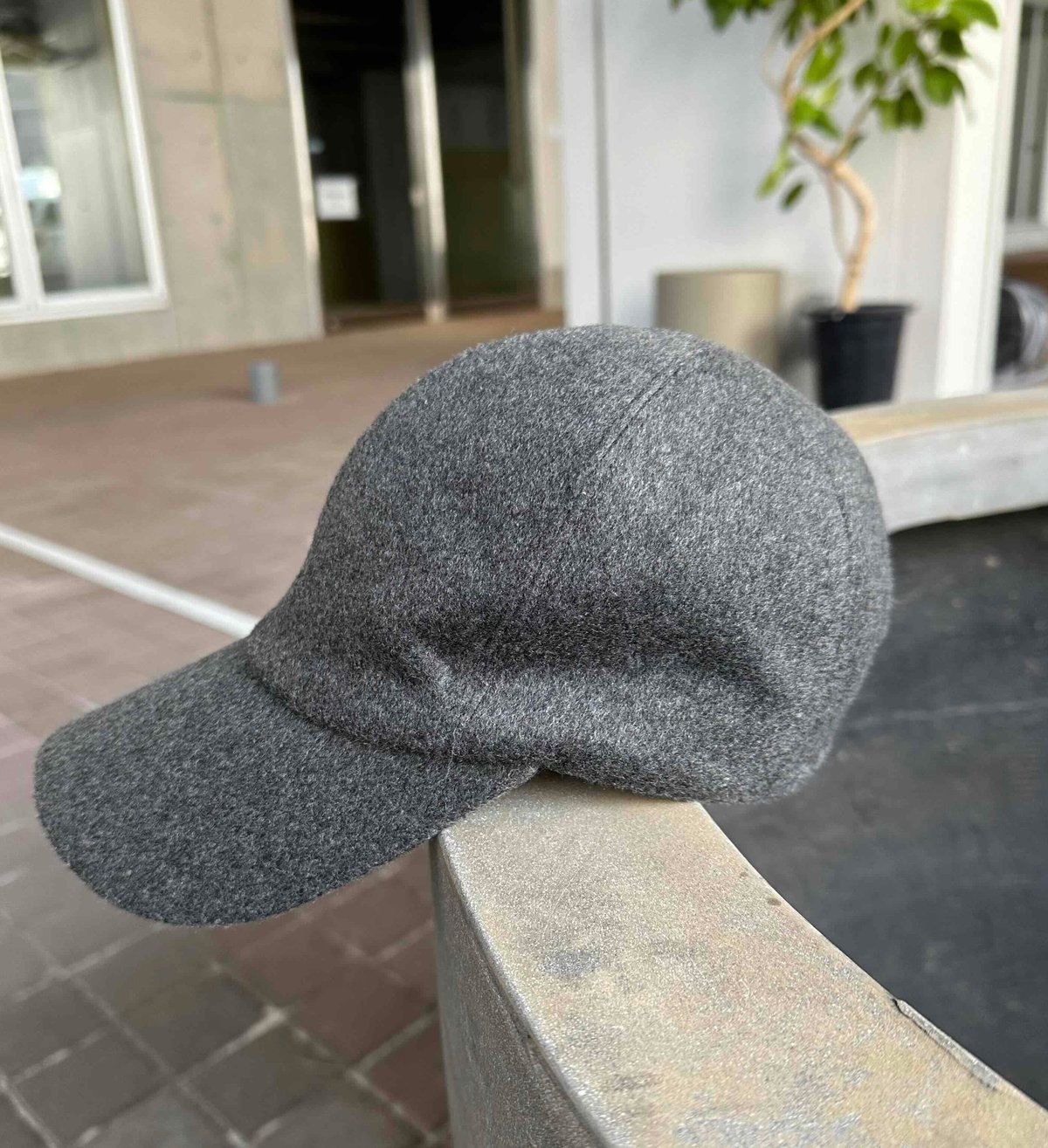 イリスフォーセブン（IRIS47）】のカシミヤ100％キャップは、小顔効果