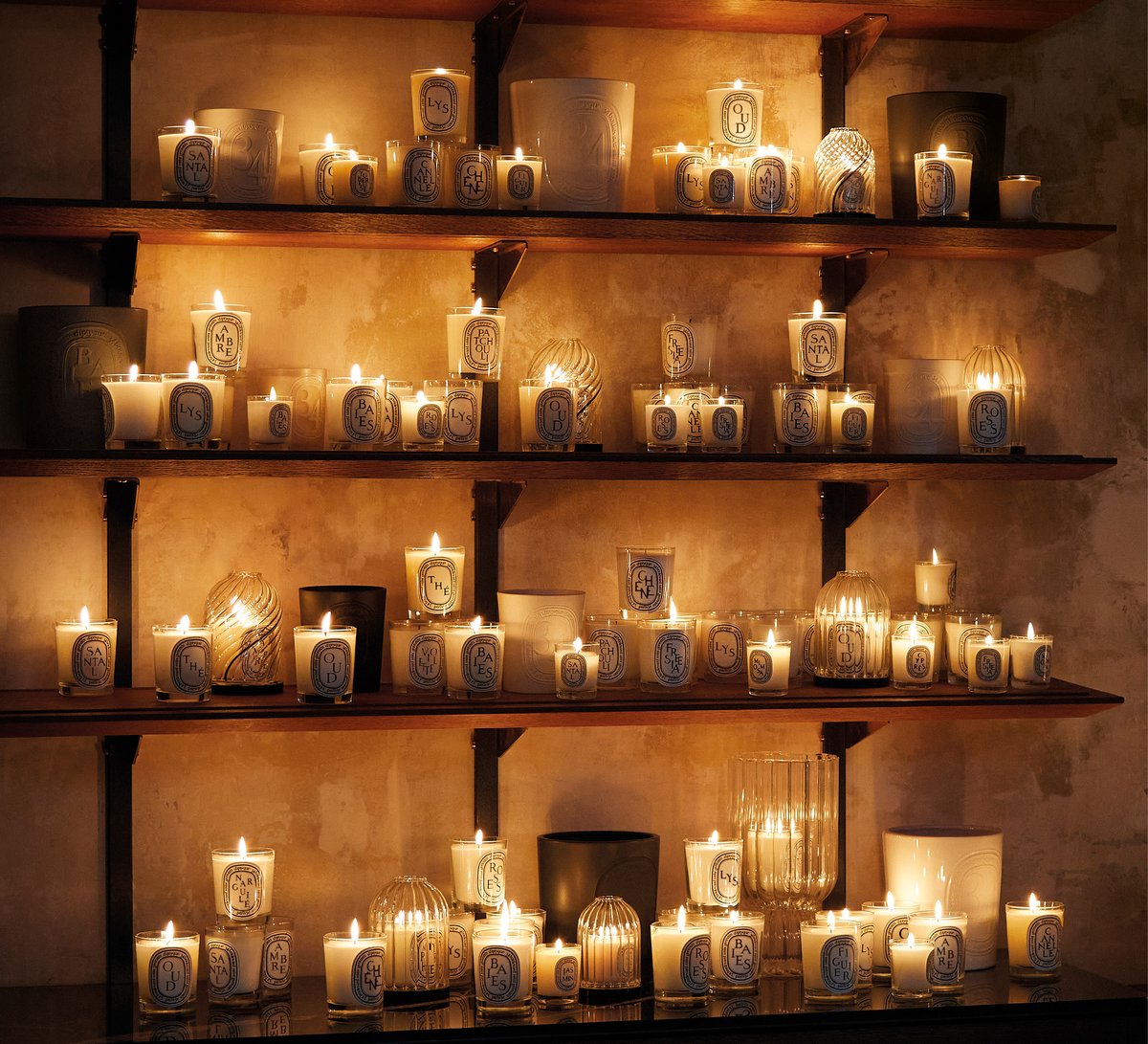 ディプティック】環境への取り組みとして、キャンドルの灯りで営業する