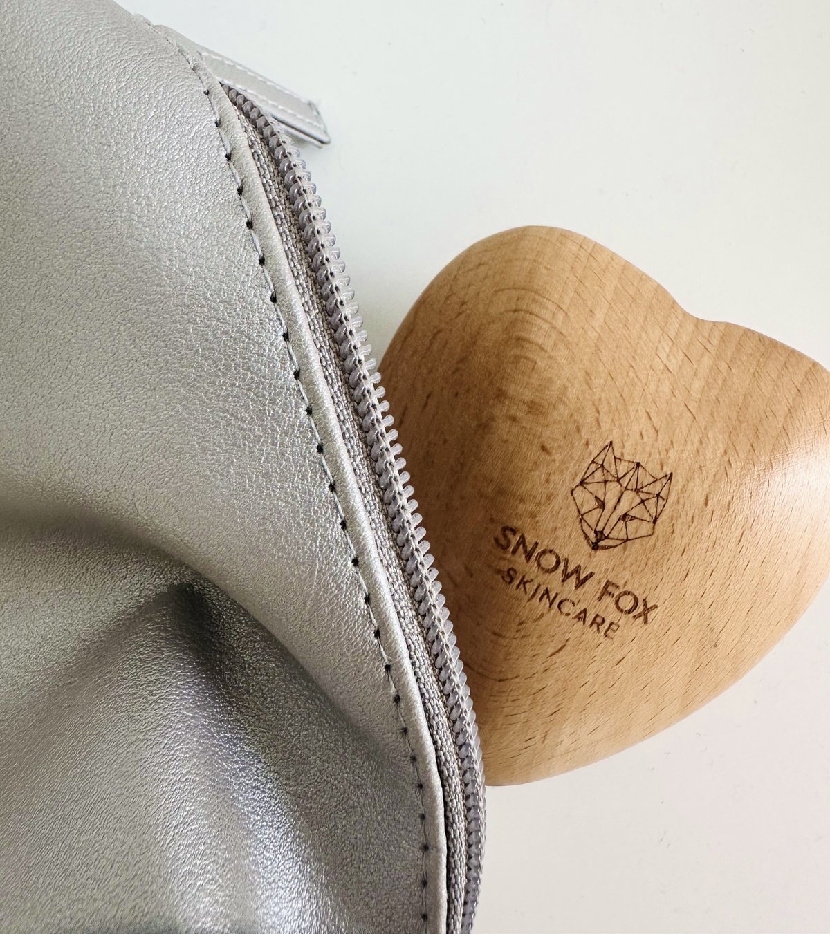 持ち運べる頭皮ケア【SNOW FOX SKINCARE】プレミアム FOX カッサ