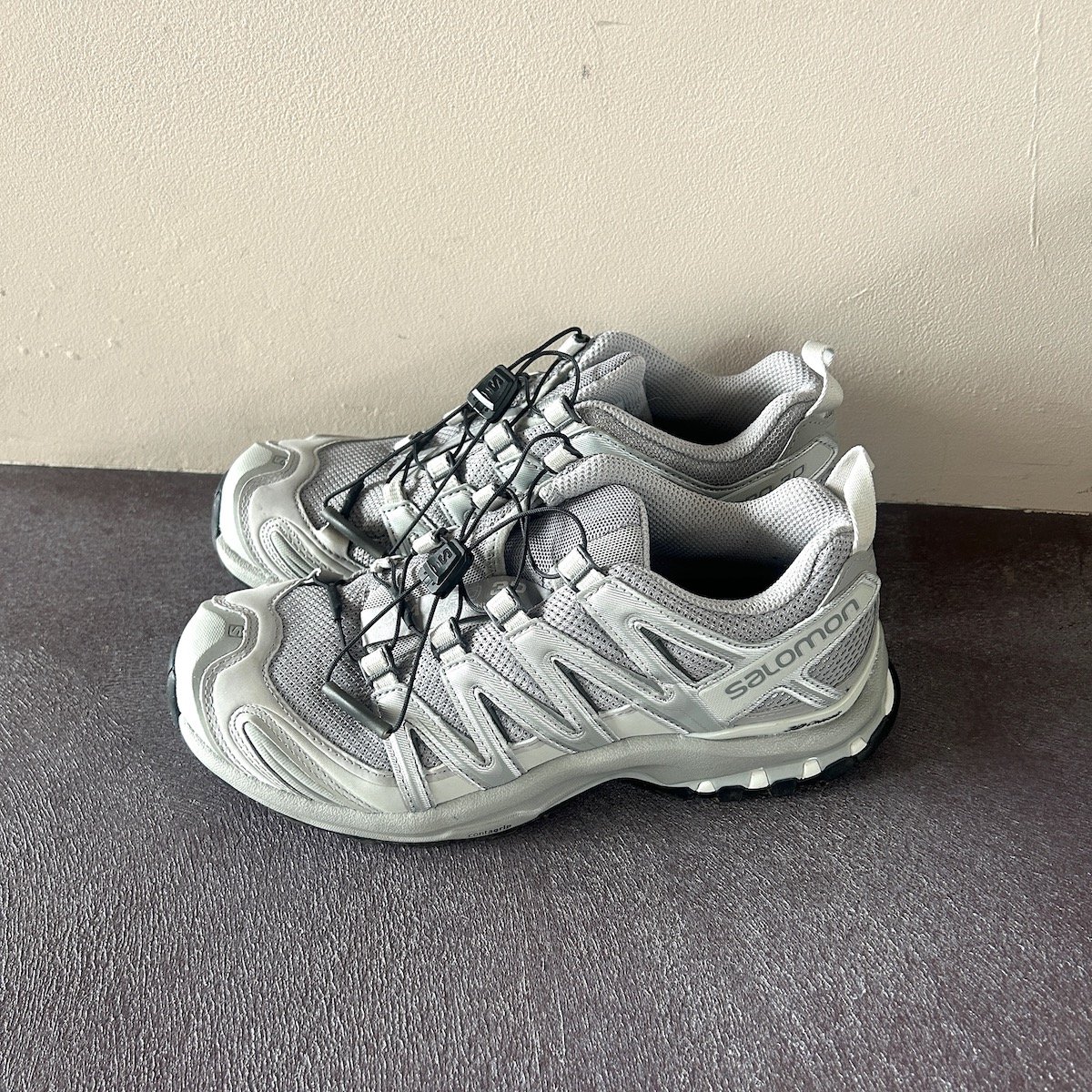 即完したシルバーが復活！【サロモン】のスニーカー「XA PRO 3D」は