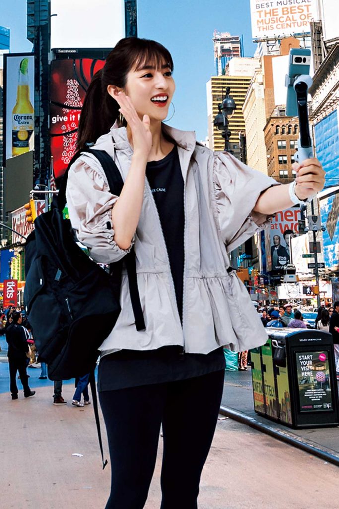 ルルレモンの黒レギンス」大人っぽくきれいめな夏の着こなしヒント4選