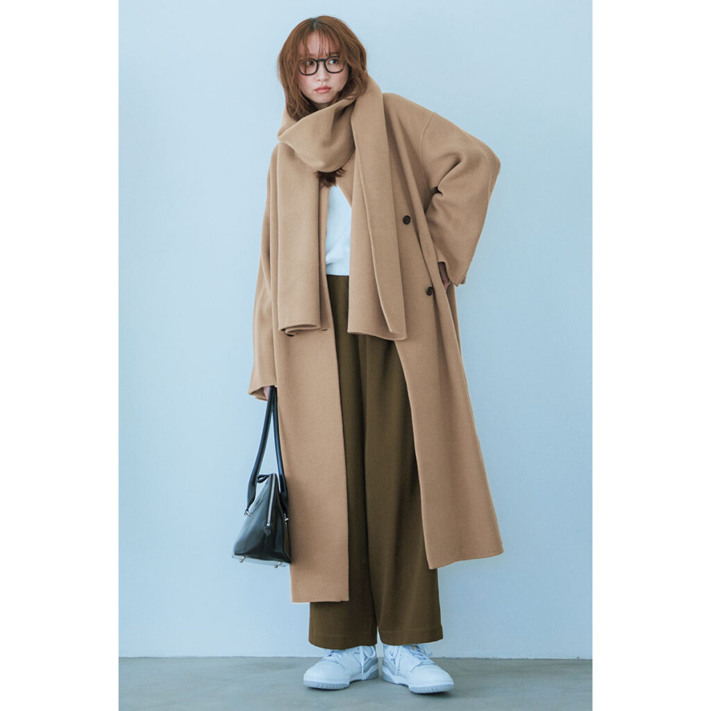 シンプルなのになんだかカッコいい…「ストールつきのロングコート」が