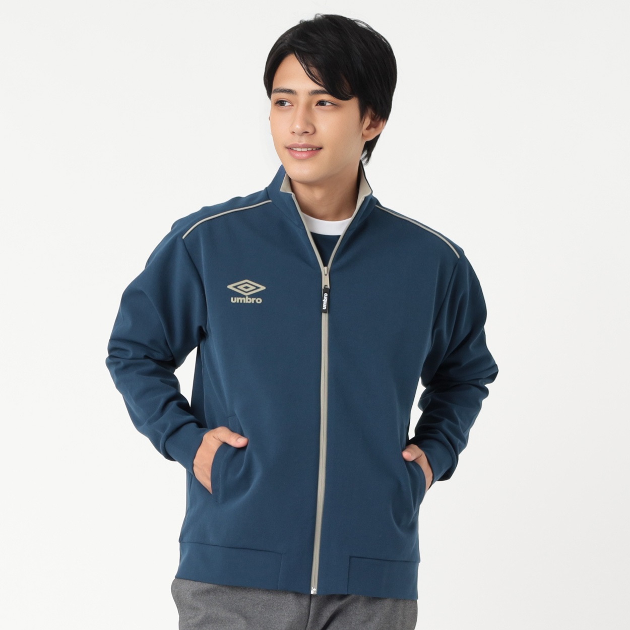 UMBRO(アンブロ) ドライストレッチジャケット メンズ | イオンスタイル