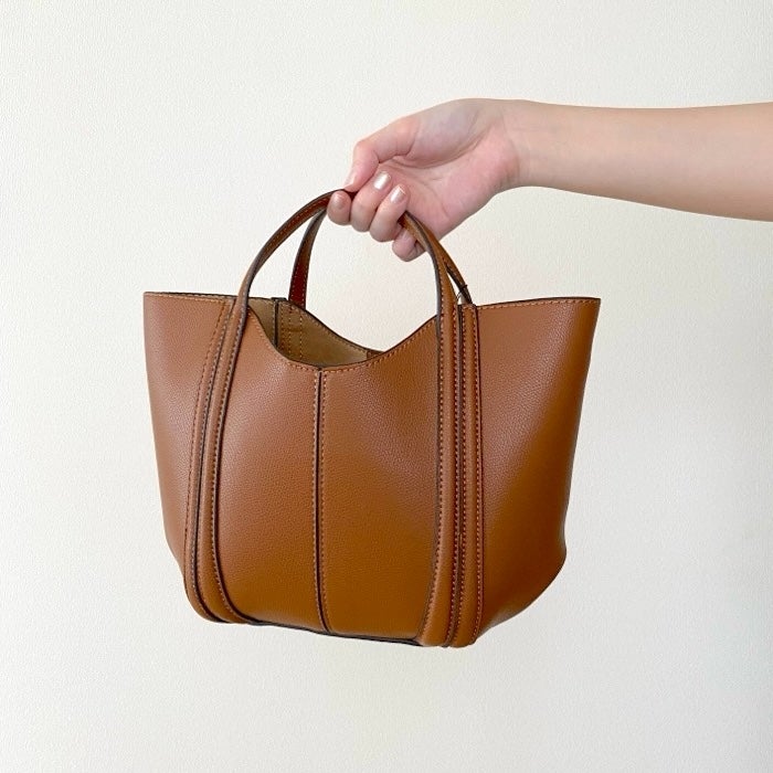 ZARA新作の「ポーチ付きバッグ」がマジで使える…！高見えデザインが