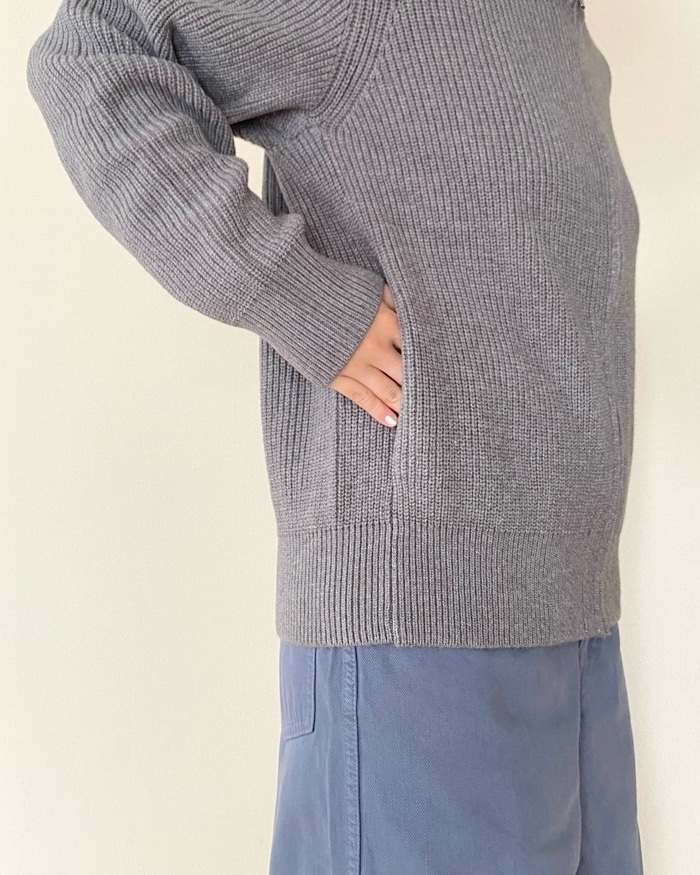 デザインも色も最高」ユニクロCの“新作カーディガン”がゆるっと着られ