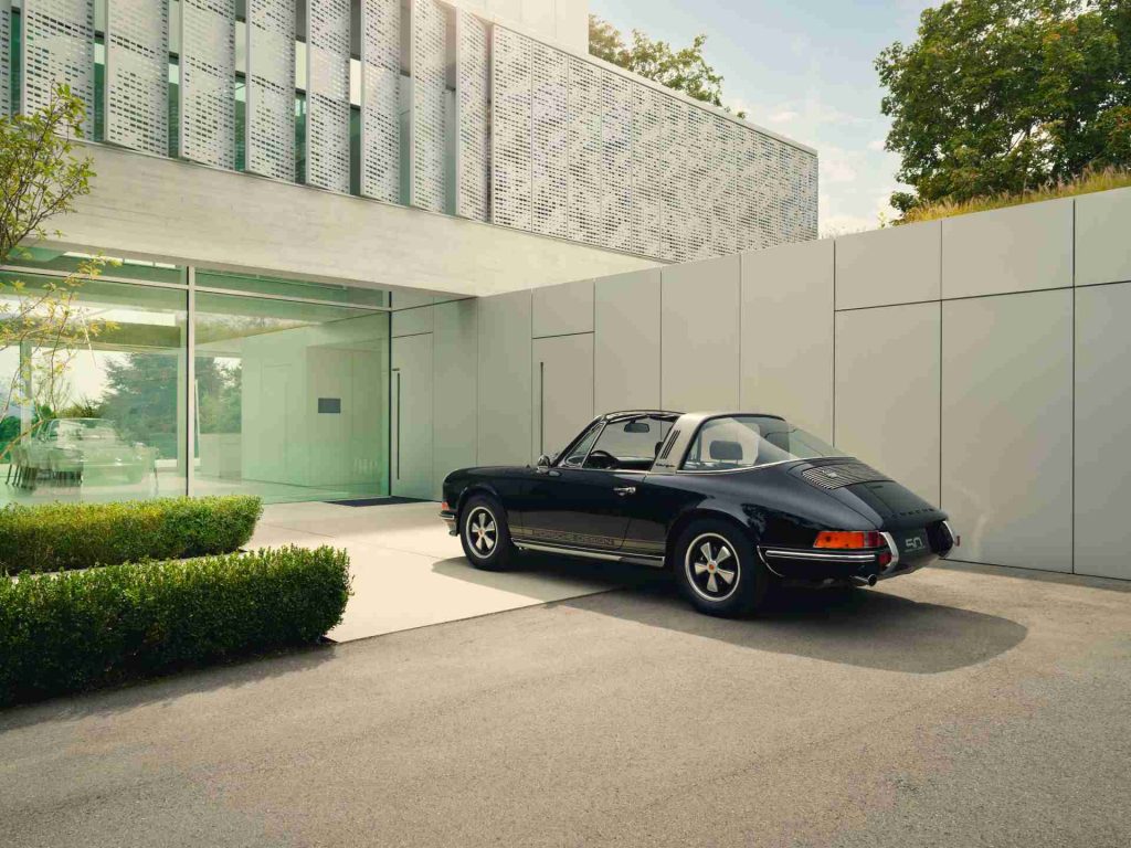 限定車「911エディション50Yポルシェデザイン」受注開始 | 中古車なら