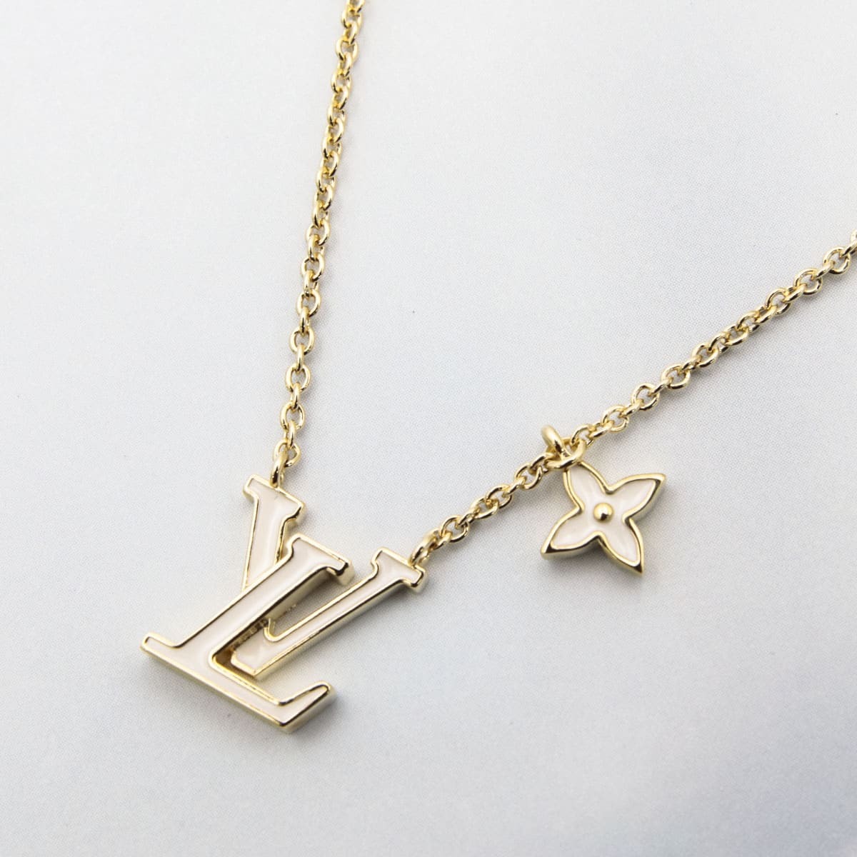 ルイヴィトン LOUIS VUITTON ネックレス LV アイコニック エナメル