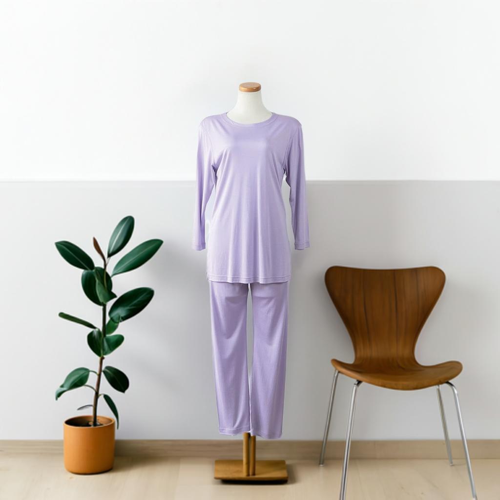 送料無料】シルク100%の、軽くてやわらかな着心地の パジャマです