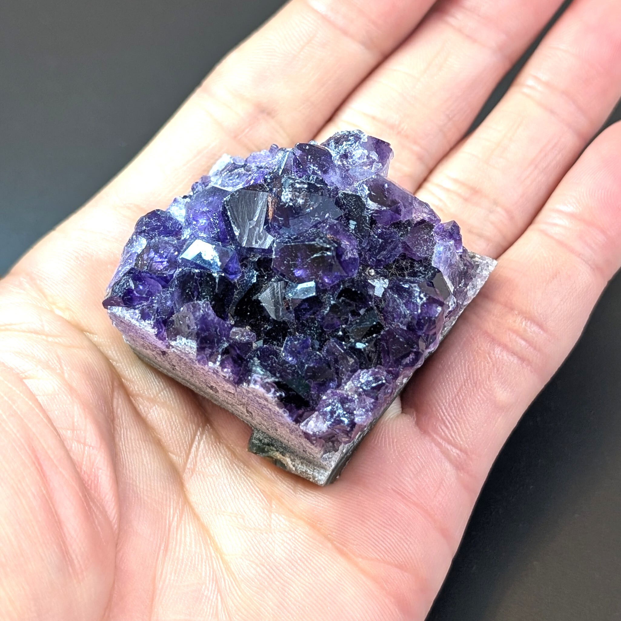 アメジストクラスター 天然原石 91g ウルグアイ産 濃い目の紫色で高