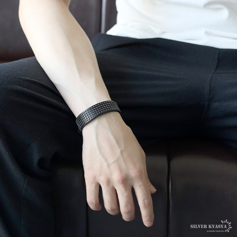 スタッズ レザーバングル パンク ハード レザーブレスレット メンズ