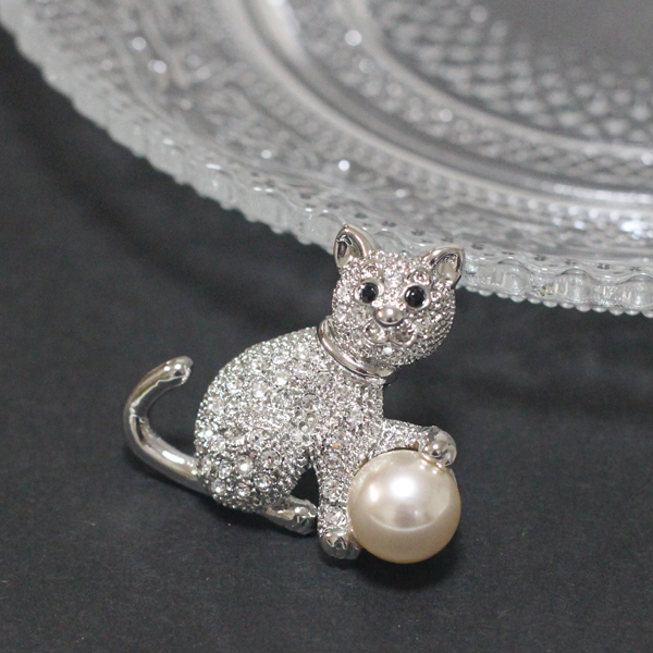 営業日12時までのご注文で当日発送】ブローチ/パール＆きらきらライン