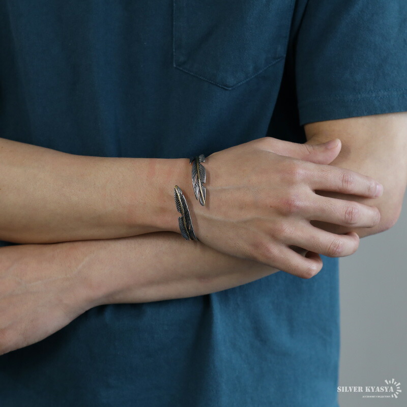 ステンレス素材 ダブルフェザーバングル ゴールドライン ワンポイント