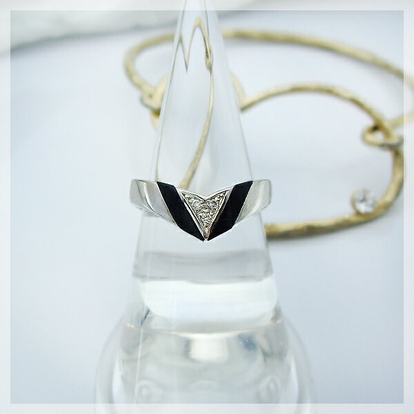 pt900【0.03ct】オニキス ダイヤモンド リング Vライン V字 [SIクラス