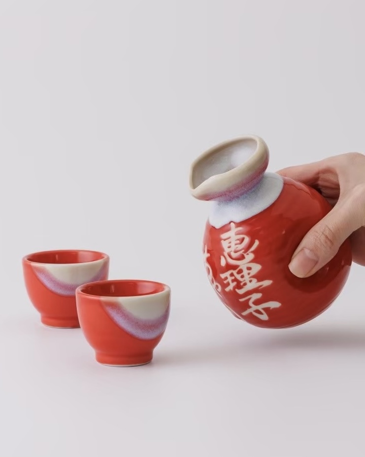 美濃焼（多治見）名入れ徳利（とっくり）＆おちょこ2個セット 赤ツヤ