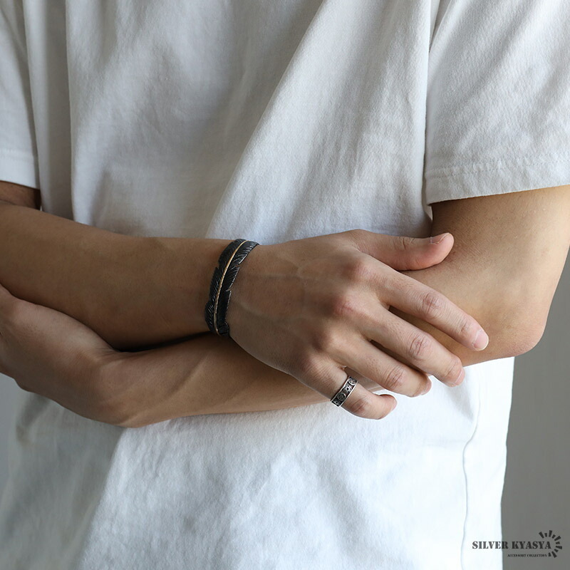 ステンレス素材 ブラック フェザーバングル ゴールドライン ワン