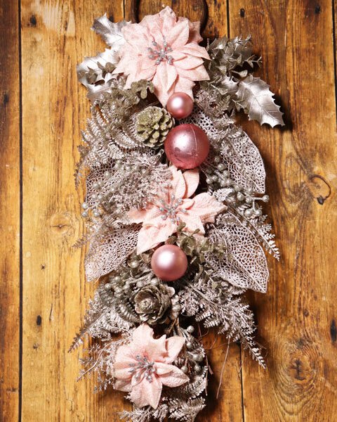 クリスマス ドアノブ スワッグ ピンク ポインセチア ヨーロッパでは