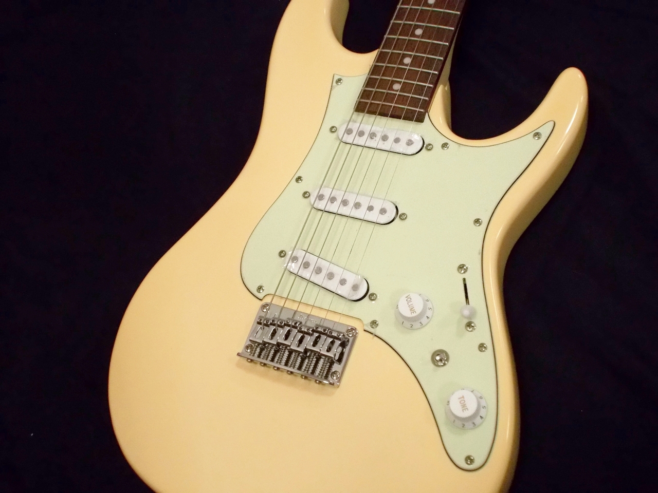 Ibanez AZES31 IV(Ivory)（新品）【楽器検索デジマート】
