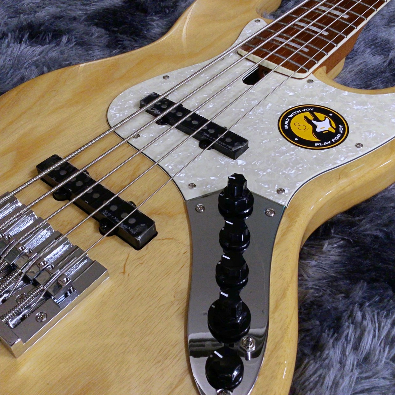 Sire Marcus Miller V8 5st NT (Natural)【マーカスミラー監修】【2025